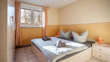 1 bedroom, free WiFi, bed sheets