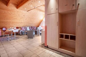 Interior - Apartment 'Adlerhorst' with Shared Terrace, Shared Garden and Wi-Fi (Buschvitz)