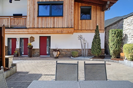 Terrace/patio. Apartment in Dormitz with view on the Alps