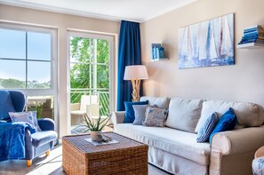 TV, DVD player - Suite 'Seelixir' with Lake View, Shared Garden and Wi-Fi (Spalt / Enderndorf am See)