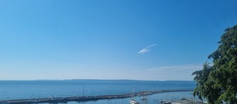 Modern vacation apartment with panoramic views of the Baltic Sea