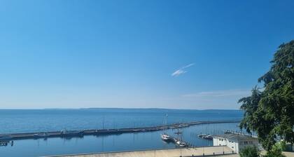 Modern vacation apartment with panoramic views of the Baltic Sea