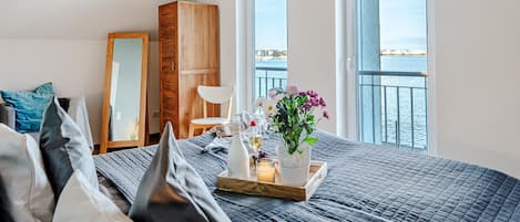 2 bedrooms, iron/ironing board, free WiFi