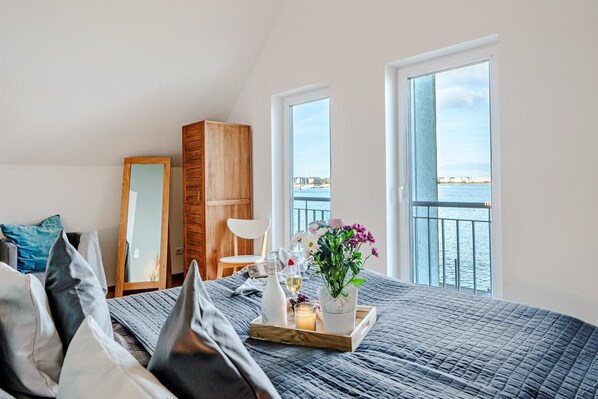 2 bedrooms, iron/ironing board, free WiFi