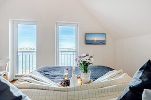 2 bedrooms, iron/ironing board, free WiFi