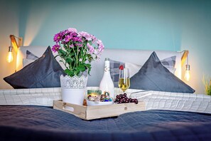 2 bedrooms, iron/ironing board, free WiFi