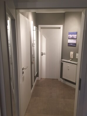 Interior - Apartment 'Urlaubsdomizil Dünenhof' with Private Terrace, Shared Garden and Wi-Fi (Sankt Peter-Ording)