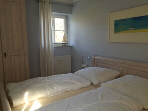 1 slaapkamer, een strijkplank/strijkijzer, gratis wifi, beddengoed