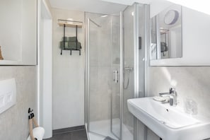 Dusche, Haartrockner, HandtĂŒcher