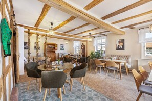 Dining - Room 'Doppelzimmer 3' with Wi-Fi (Schwalmstadt)