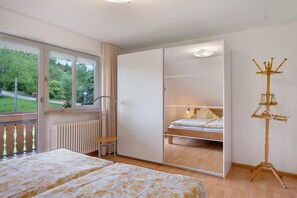 2 bedrooms, iron/ironing board, free WiFi, bed sheets - Apartment 'Blumenwiese, 80qm' with Mountain View, Shared Terrace and Wi-Fi (Sankt Peter)