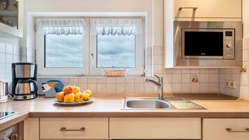 冰箱、微波炉、烤箱、炉灶