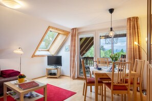 TV, stereo - Apartment 'Abendrot, 55qm' with Mountain View, Shared Terrace and Wi-Fi (Sankt Peter)