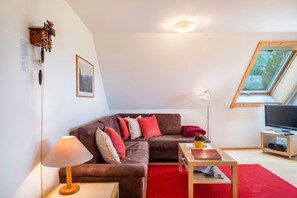 TV, stereo - Apartment 'Abendrot, 55qm' with Mountain View, Shared Terrace and Wi-Fi (Sankt Peter)