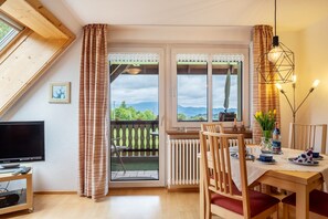 Interior - Apartment 'Abendrot, 55qm' with Mountain View, Shared Terrace and Wi-Fi (Sankt Peter)