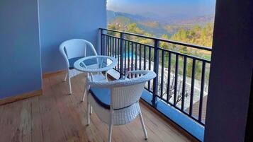 Suite ejecutiva, 1 cama de matrimonio grande, bañera, vistas al valle (Separate Living Room) | Vistas desde la habitación