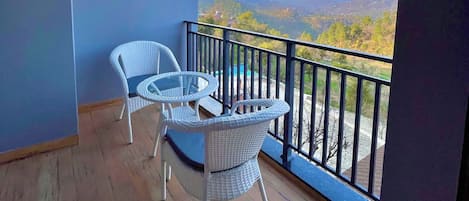 Executive-sviitti, 1 suuri parisänky, kylpyamme, näköala laaksoon (Separate Living Room) | Näkymä huoneesta