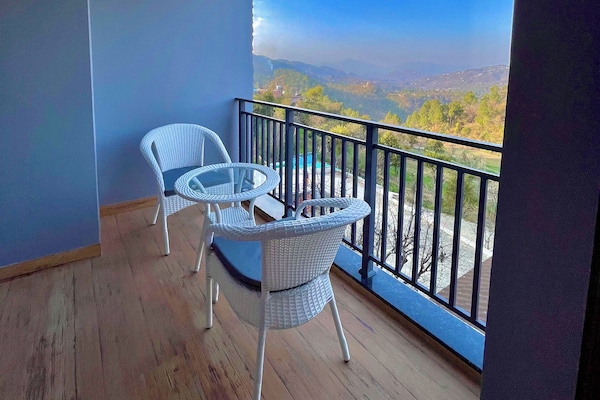 Executive Suite, 1 King Bed, Bathtub, Valley View (Separate Living Room) | View from room
