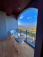 Suite ejecutiva, 1 cama de matrimonio grande, bañera, vistas al valle (Separate Living Room) | Vistas desde la habitación