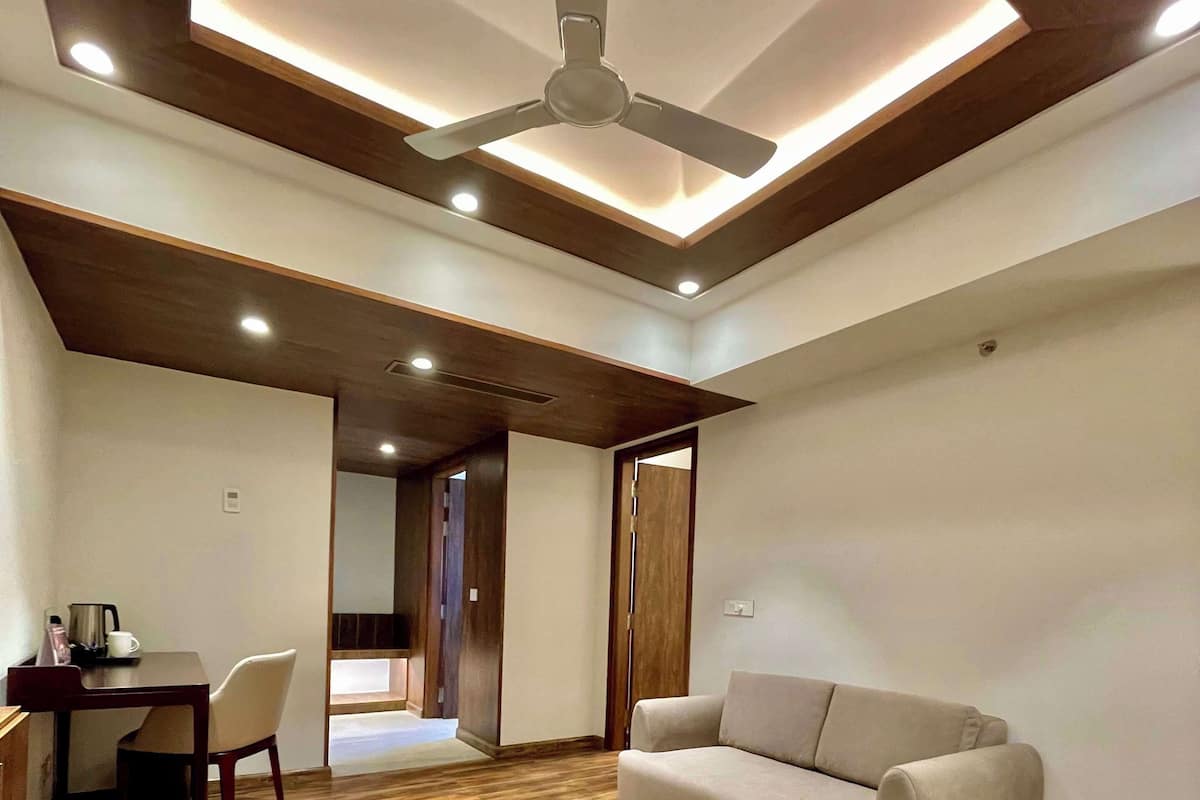 Executive-Suite, 1 King-Bett, Badewanne, Bergblick (Separate Living Room)