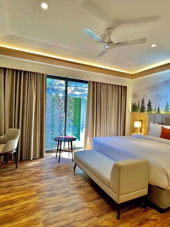 Standard Room, 1 King Bed, Non Smoking (No View) | Premium bedding, memory foam beds, desk, laptop workspace