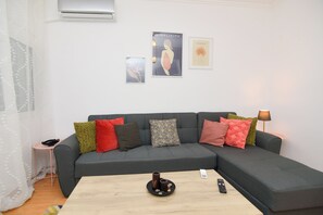 Living area - Athens Thissio metro stop 10 min to the Acropolis hill (Athina)