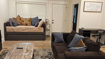 Apartment, 2 Bedrooms, Smoking | Ruang tamu