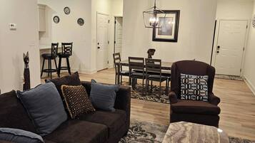 Apartment, 2 Bedrooms, Smoking | Dining room