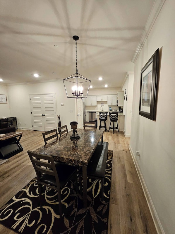 Apartment, 2 Bedrooms, Smoking | Dining
