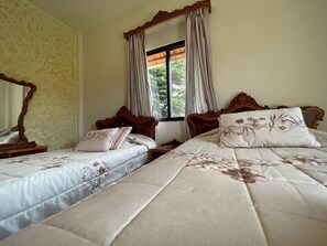 2 bedrooms, iron/ironing board, free WiFi, bed sheets