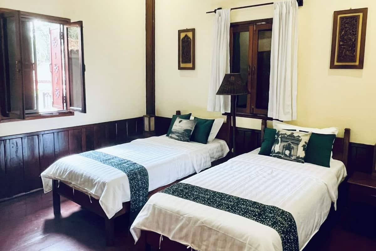 Deluxe Twin kamer, balkon, uitzicht op binnenplaats | Een kluis op de kamer, gratis wifi
