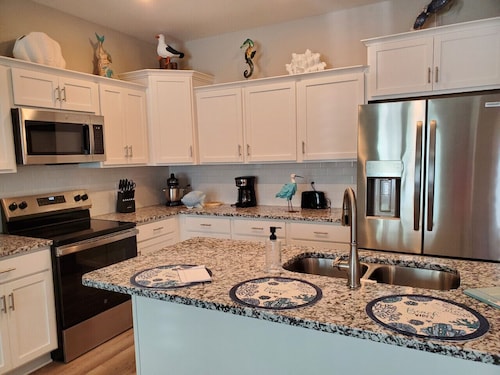 Coastline Townhome Beach Getaway - Located by The Emerald Isle Bridge