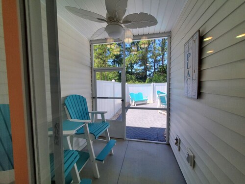 Coastline Townhome Beach Getaway - Located by The Emerald Isle Bridge