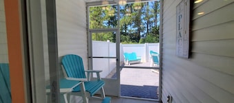 Coastline Townhome Beach Getaway - Located by The Emerald Isle Bridge