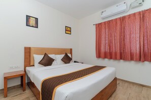 Deluxe-Doppel- oder -Zweibettzimmer, Stadtblick | Zimmersafe, Schreibtisch, schallisolierte Zimmer, Bügeleisen/Bügelbrett