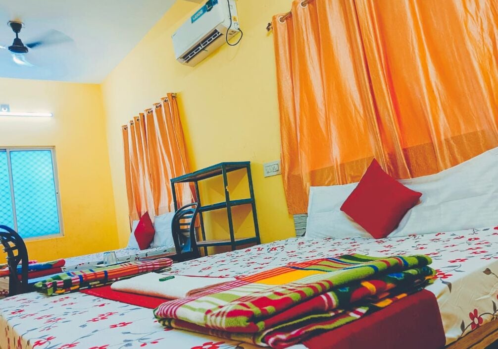 Desk, free WiFi, bed sheets
