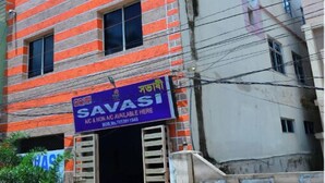 A multi-story building with a signboard for 'SAVASI' indicating AC & MONO availability. - DhamStay Hotel Savashi Near Temple Puri (Puri)