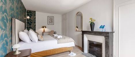 2 bedrooms, iron/ironing board, travel cot, WiFi