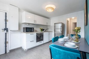 Fridge, microwave, oven, coffee/tea maker