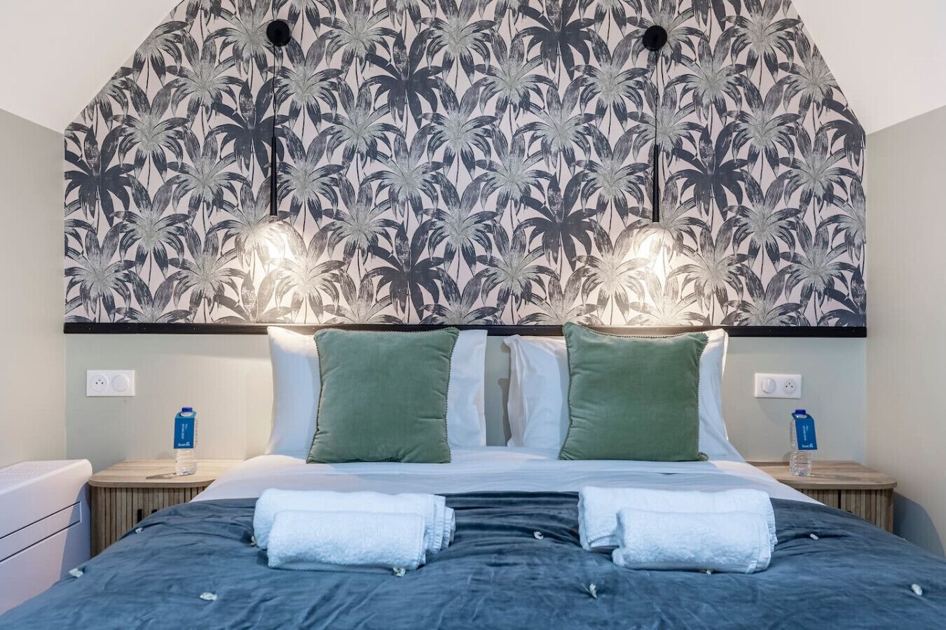 2 bedrooms, desk, iron/ironing board, travel crib