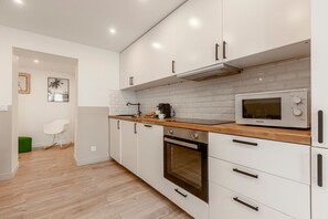 Fridge, microwave, oven, dishwasher