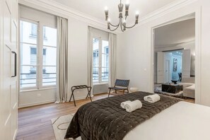 2 slaapkamers, een strijkplank/strijkijzer, reisbedje, wifi