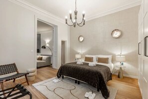 2 slaapkamers, een strijkplank/strijkijzer, reisbedje, wifi