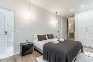 2 slaapkamers, een strijkplank/strijkijzer, reisbedje, wifi