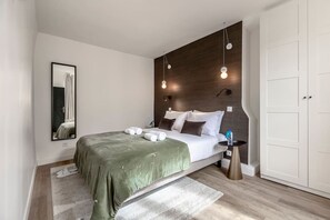2 bedrooms, iron/ironing board, travel cot, WiFi