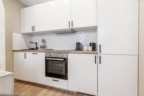 Fridge, microwave, oven, coffee/tea maker