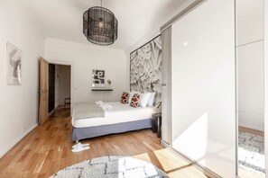 1 chambre, fer et planche à repasser, lit parapluie, Wi-Fi