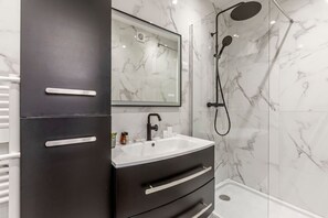 ヘアドライヤー、タオル