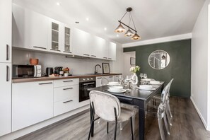 Fridge, microwave, oven, coffee/tea maker