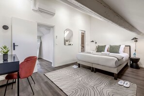 3 bedrooms, iron/ironing board, travel cot, WiFi